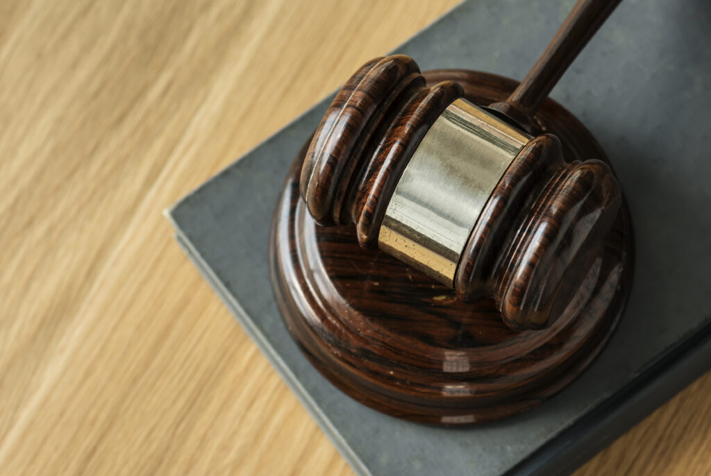 Wykaz sądów upadłościowych w Polsce – upadłość konsumencka 2026 closeup of gavel judgement concept